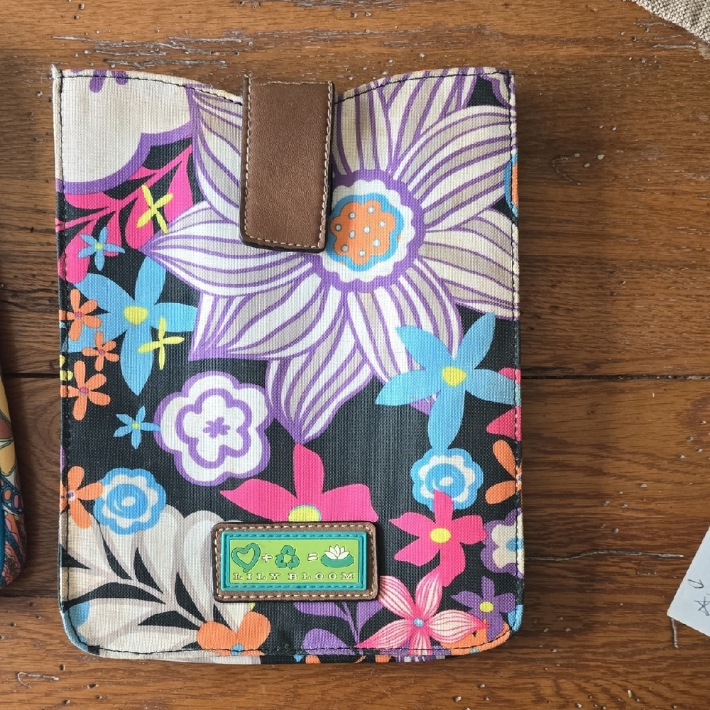 Floral Tablet Sleeve with Brown Accent